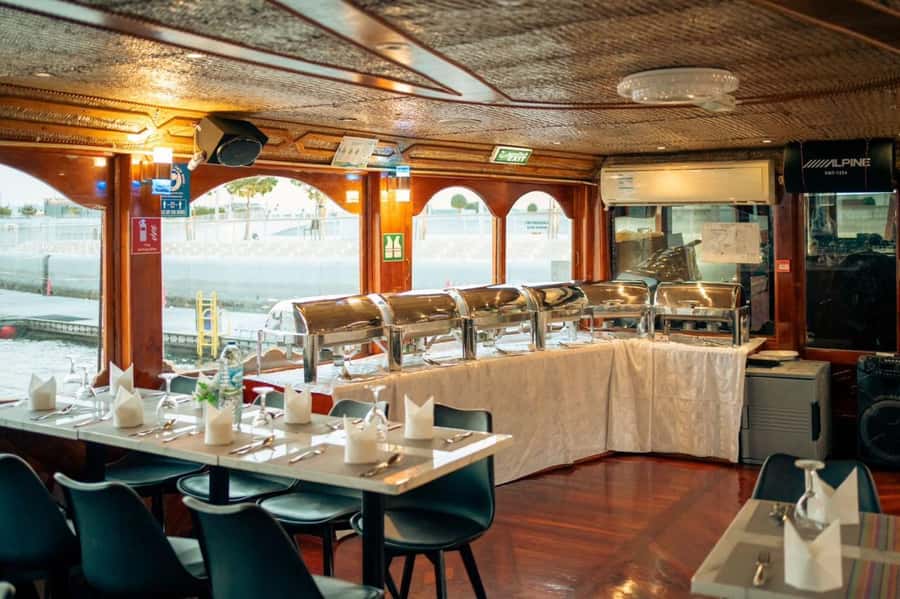Dubai: Dinner Dhow Cruise with Live Entertainment Al Seef - Dubai Creek gives the evening its character