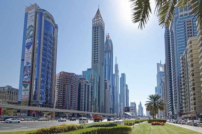 Dubai Discovery Tour - Half Day - Dubai Mall: 20 minutes at a giant complex