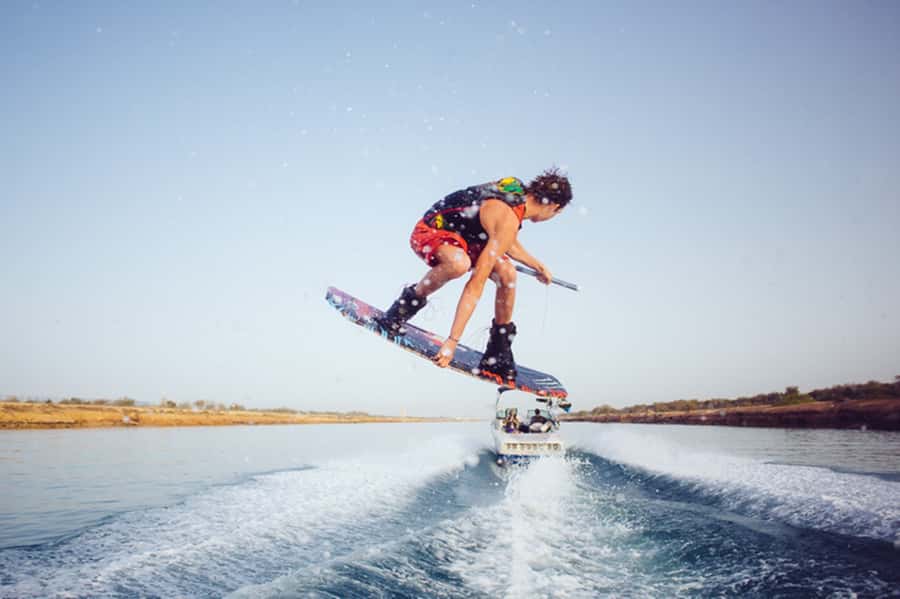Dubai: Dubai Marina Wakesurfing or Wakeboarding Experience - Dubai Marina as your watersports arena