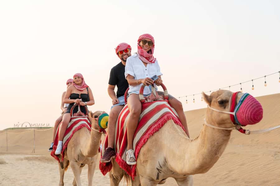 Dubai: Evening Camel Trekking & Dinner at Al Marmoom Oasis - Who will enjoy this desert evening