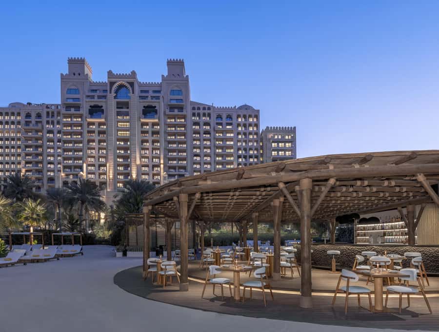 Dubai: Fairmont the Palm Pool and Beach Access - Choosing between the pool and the beach