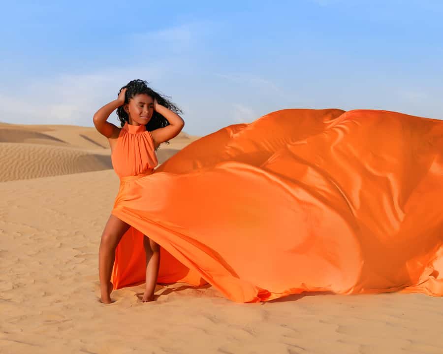 Dubai: Flying Dress Photoshoot Experience - Makeup, hair styling, or henna before the shoot