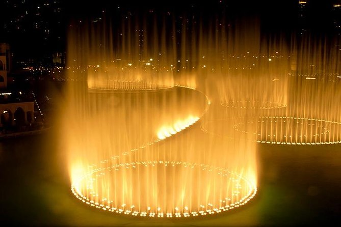 Dubai: Fountain Show and Burj Lake Ride by Traditional Boat - Why the six-person limit matters