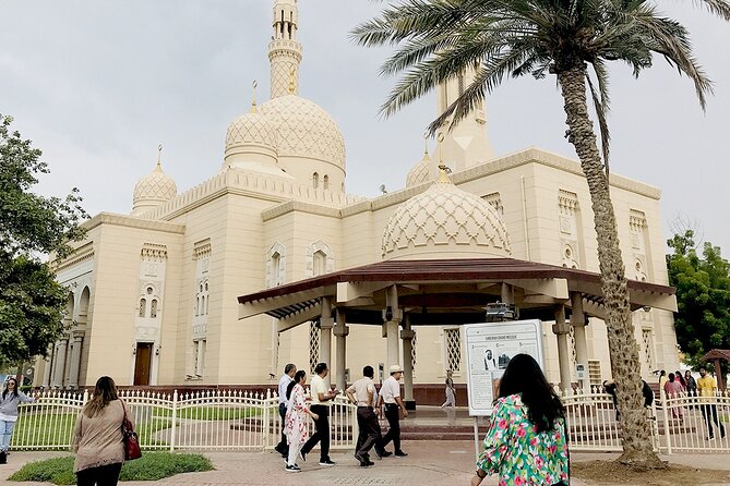 Dubai Full Day Tour with Entry Ticket to Burj Khalifa at the Top - Dubai Mall before the tower