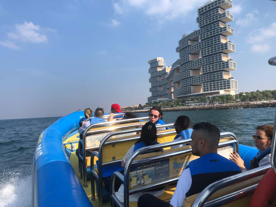 Dubai: Guided Speedboat Tour with City Sights & Ice Cream. - Key points at a glance