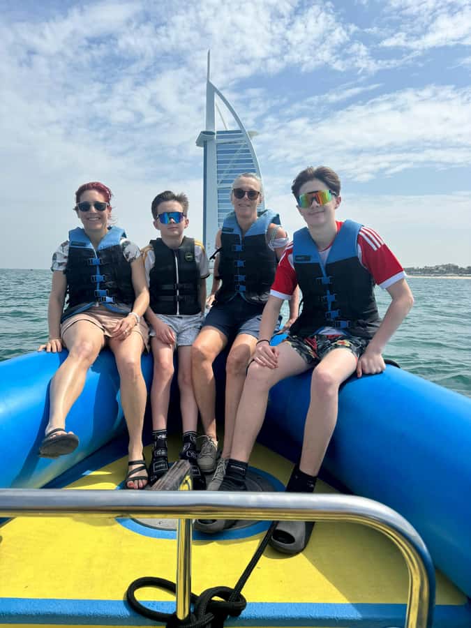 Dubai: Guided Speedboat Tour with City Sights & Ice Cream. - Who should book this speedboat tour?