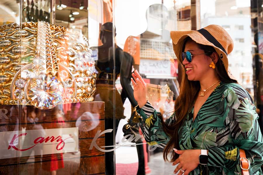 Dubai: Half-Day City Tour with Blue Mosque, Creek, and Souks - Coffee, dates, and Emirati hospitality at Al Khayma