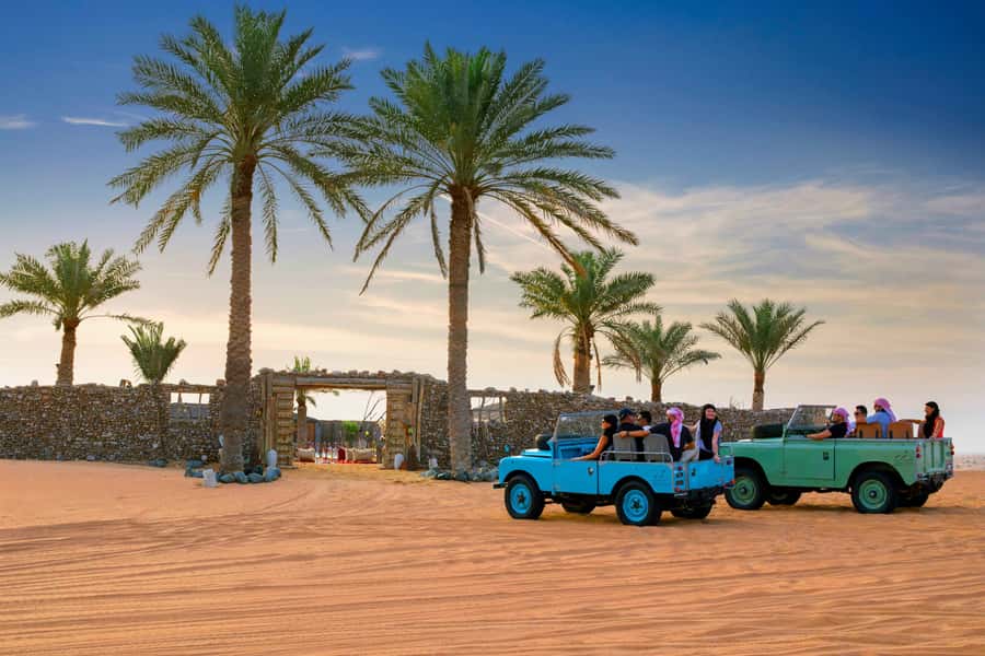 Dubai: Heritage Safari in Vintage Land Rover with Dinner - Four courses and the taste of Emirati hospitality