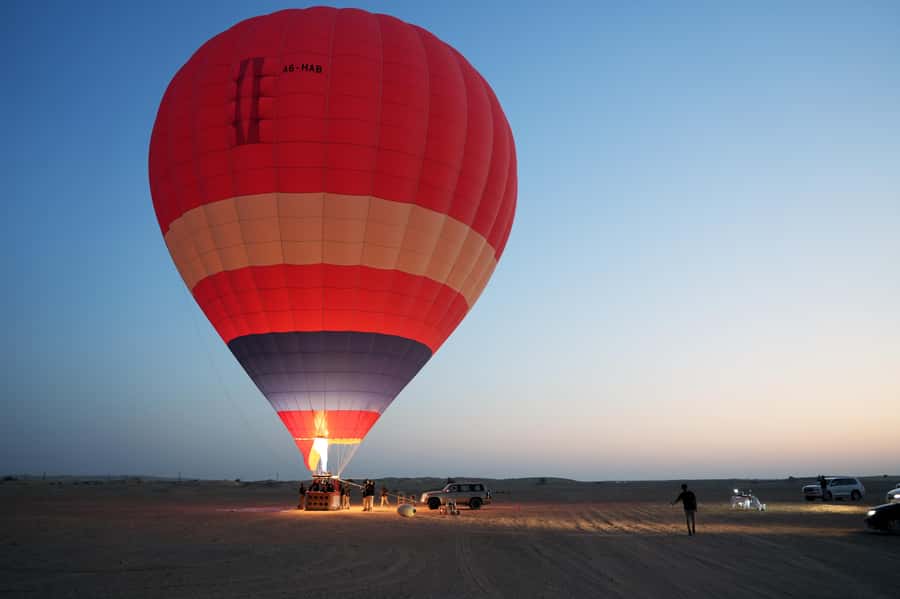 Dubai: Hot Air Balloon Ride & Falcon Show Over the Desert - Who will enjoy this morning most?