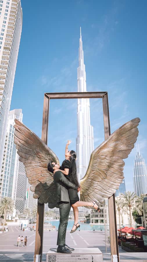 Dubai: Iconic Burj Khalifa Pre-Wedding Photoshoot - Dandelion Light Sculpture and the longest photo stop