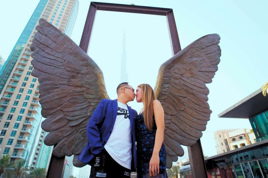 Dubai: Iconic Burj Khalifa Pre-Wedding Photoshoot - Timing, clothing, and practical preparation