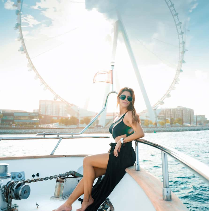 Dubai: Instagrammable Yacht Tour with Drinks & Ain/JBR Views - Finding the boat at Marina Mansion