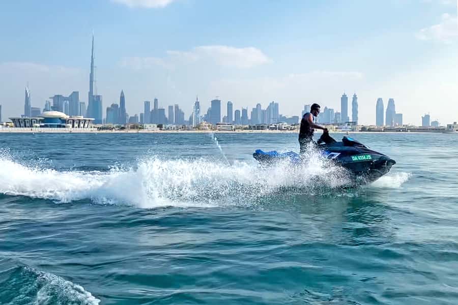 Dubai: Jetski Ride up to 2 People with Photos & Refreshments - Drinks, lockers, and the useful extras
