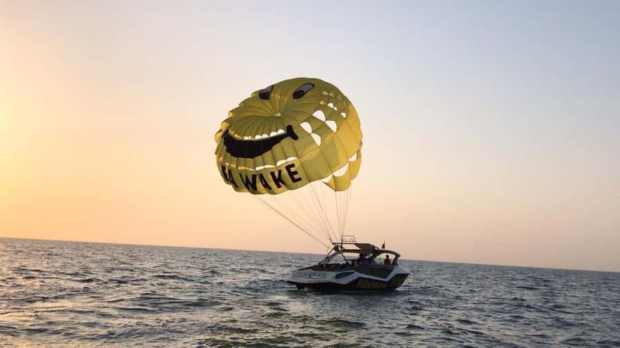 Dubai Jumeirah Parasailing adventure with breathtaking views - Ten to fifteen minutes above Dubai