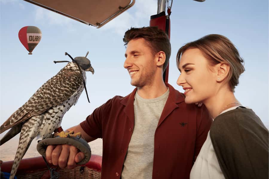 Dubai: Luxury Balloon Flight with Michelin-Curated Breakfast - Breakfast at the desert oasis