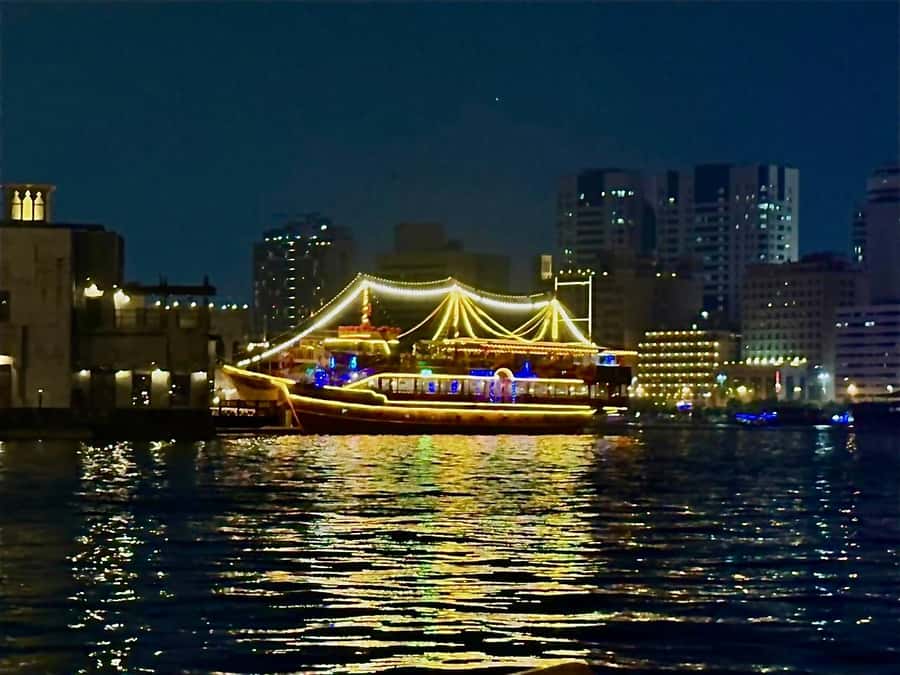 Dubai: Luxury Dinner Cruise with Live Music - The Tanoora show and live music