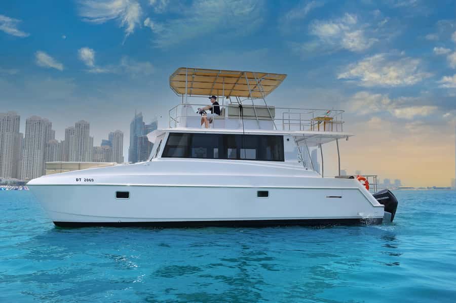 Dubai: Luxury Sightseeing Cruise with Food and Drinks - Who should book this cruise?