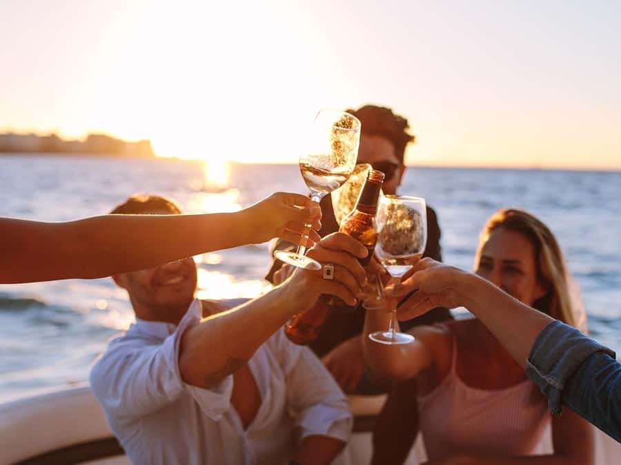 Dubai: Luxury Sunset Yacht Tour with Snacks and Drinks - Music, atmosphere, and the role of the hosts
