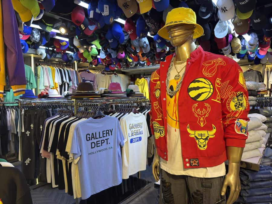 Dubai: Magic & Secret new Shopping Tour - Who will enjoy this shopping route