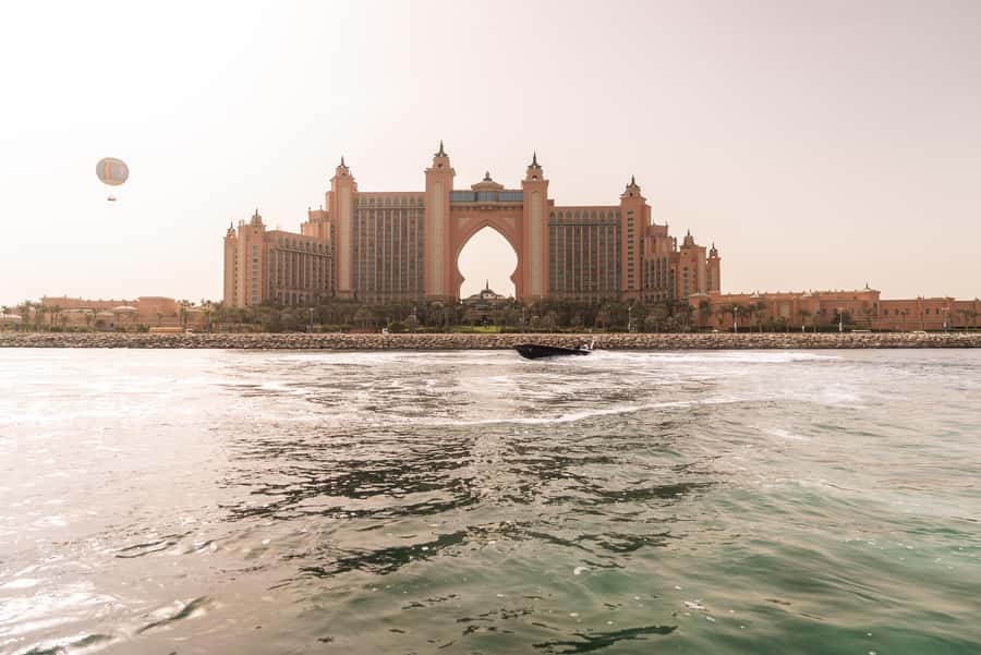Dubai Marina: 1-Hour Luxury Sightseeing Speedboat Tour - Quick points before you book