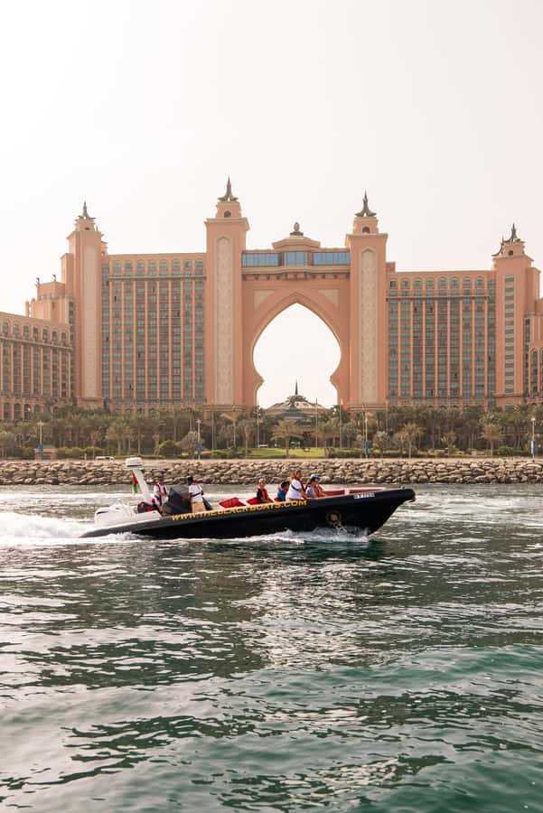 Dubai Marina: 1-Hour Luxury Sightseeing Speedboat Tour - Jumeirah Beach Residence and Ain Dubai