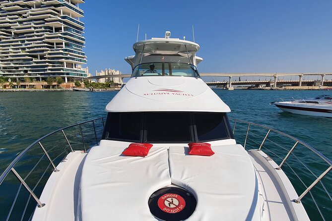 Dubai Marina 1hr Yacht tour with Drinks - Seeing Jumeirah Beach Residence from the sea