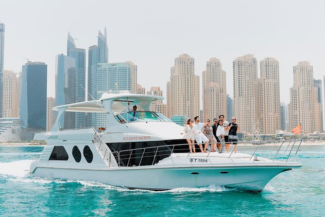Dubai Marina 1hr Yacht tour with Drinks - The best departure time for comfort and photos