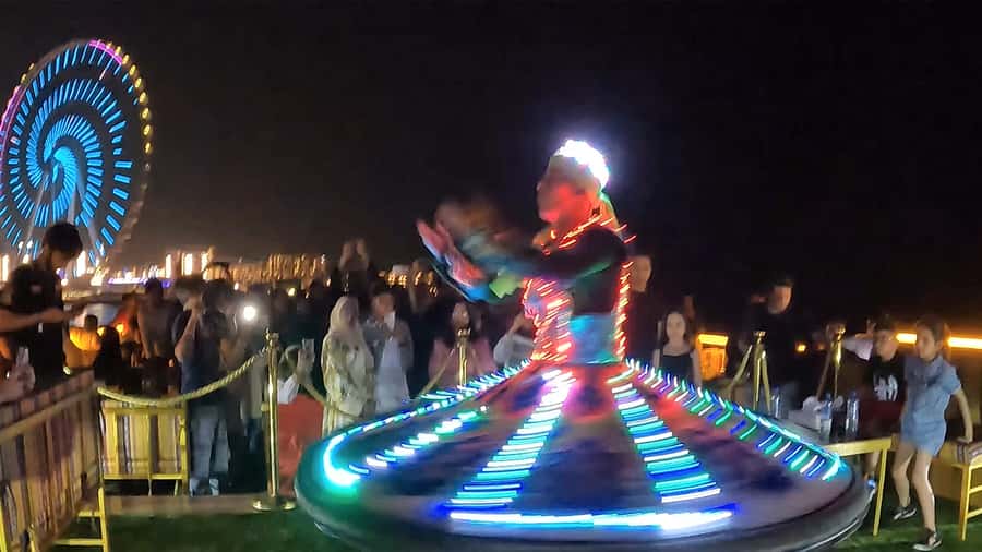Dubai Marina: Dinner Cruise in a Traditional Boat - Drinks, welcome service, and the alcohol choice