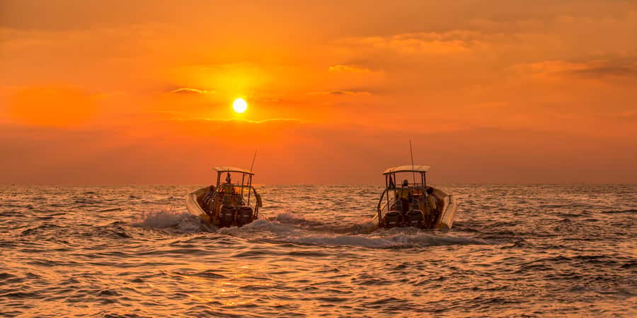 Dubai Marina: Guided Sightseeing Tour by Speedboat - Three routes, three different outings