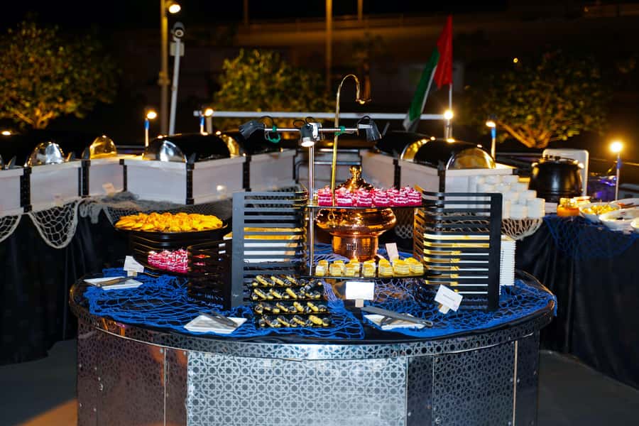 Dubai: Marina Luxury Dhow Dinner Cruise - The Arabic welcome before dinner