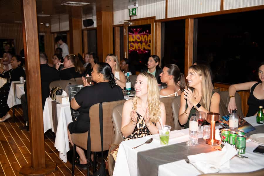 Dubai Marina: Luxury Dinner Cruise, Live Show, Open Bar & DJ - Choosing between the drink packages