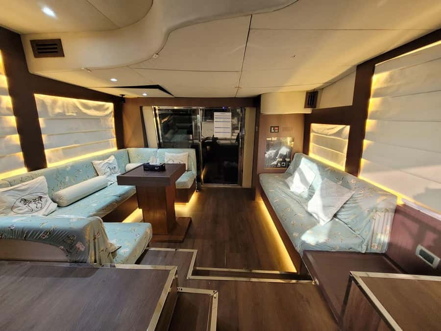 Dubai Marina luxury Yacht Tour: AinDubai,JBR &Harbour(1Hour) - What this one-hour Dubai yacht trip is really for