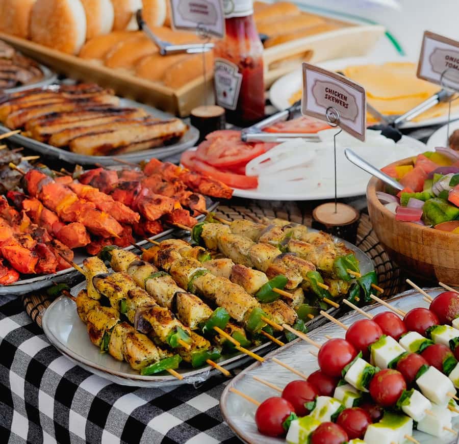 Dubai Marina: Luxury Yacht Tour with Breakfast or BBQ Option - Choosing breakfast, one hour, or BBQ