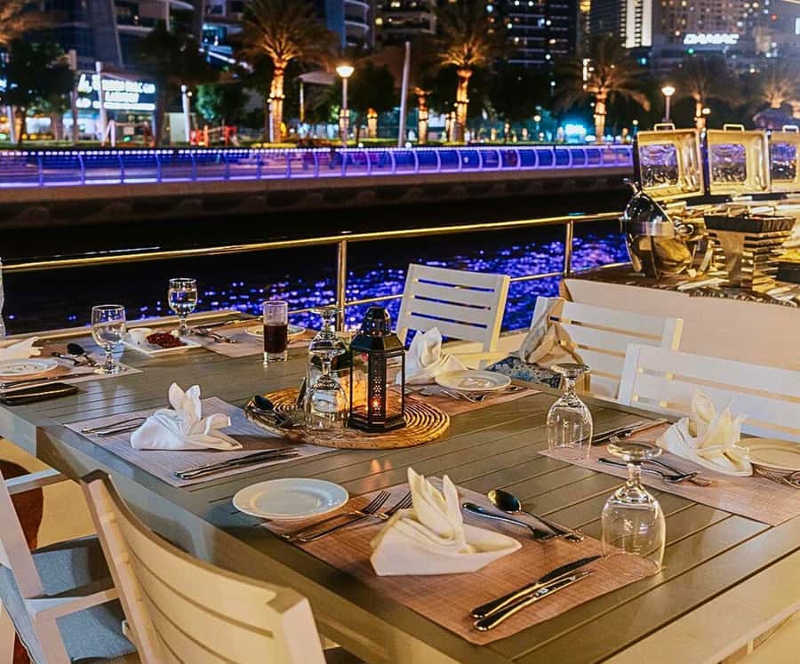 Dubai: Marina Premium Dinner Cruise with Unlimited Drinks - Boarding near Dubai Marina