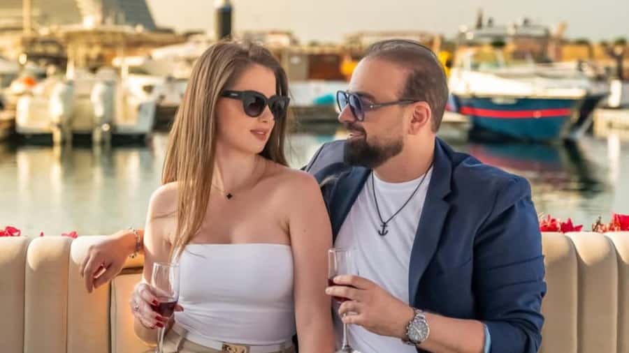 Dubai Marina: Private Boat Tour with Flower - French brunch, cakes, and what you should confirm