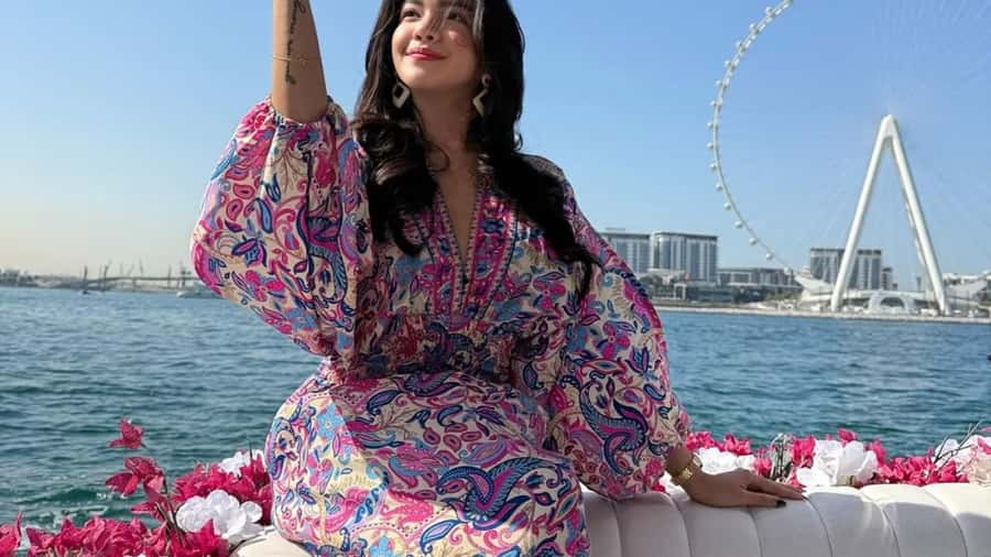 Dubai Marina: Private Boat Tour with Flower - Why the $147 group price can work
