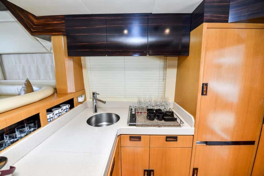 Dubai: Marina Private Luxury Yacht Tour - Two hours or three hours?