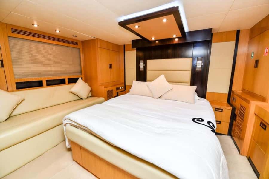 Dubai: Marina Private Luxury Yacht Tour - Is $374 good value for your group?