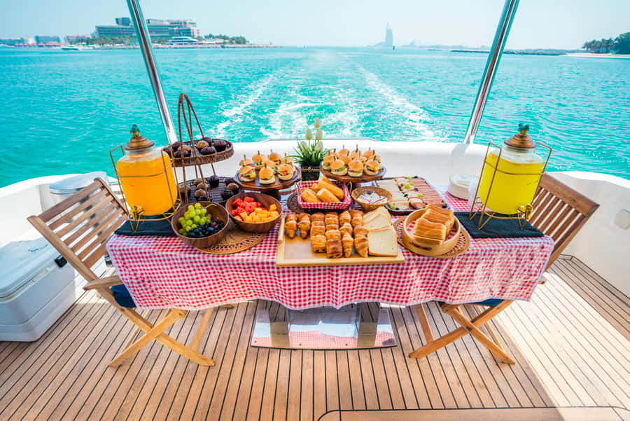 Dubai: Marina Sightseeing on Yacht with Breakfast - Breakfast with Dubai’s skyline as your backdrop