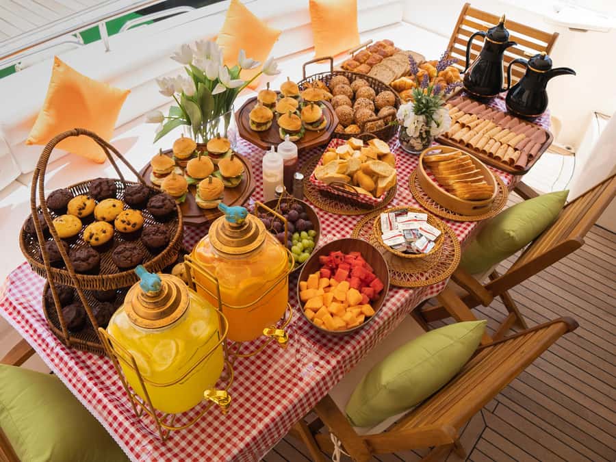 Dubai: Marina Sightseeing on Yacht with Breakfast - The two-hour route through Dubai’s waterfront