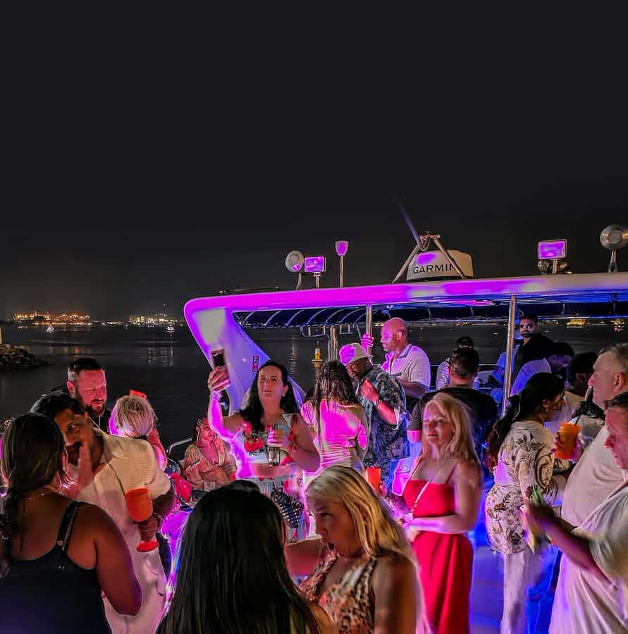 Dubai: Marina Yacht Party with BBQ, Unlimited Drinks and DJ - The DJ and the crowd set the tone