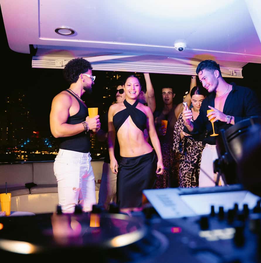 Dubai: Marina Yacht Party with BBQ, Unlimited Drinks and DJ - Getting to Xclusive Yachts in Dubai Marina