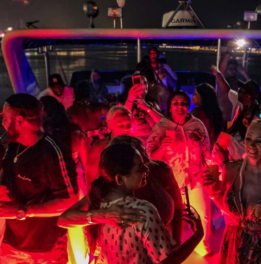 Dubai: Marina Yacht Party with BBQ, Unlimited Drinks and DJ - What the $89 price really buys you