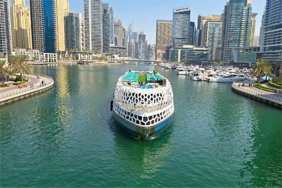 Dubai: Mega Yacht Dinner Cruise with Buffet - Why the water gives Dubai a better evening view