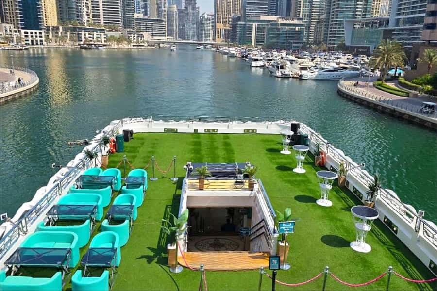 Dubai: Mega Yacht Dinner Cruise with Buffet - Buffet dinner and drink service