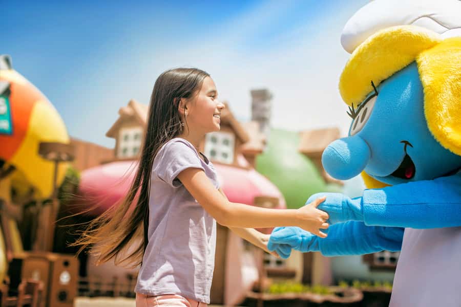 Dubai: MOTIONGATE ™ Theme Park Entry Ticket - Dubai heat, shade, and indoor spaces