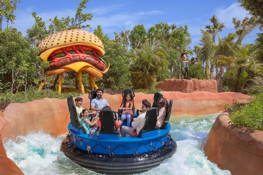 Dubai: MOTIONGATE ™ Theme Park Entry Ticket - Food, lockers, and the practical details