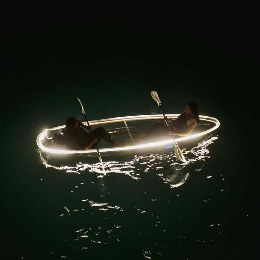 Dubai: Night Kayaking Tour - What the guides add
