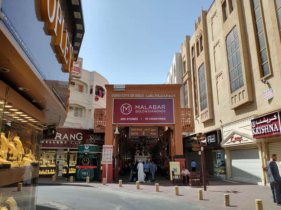 Dubai: Old to New Dubai Private Half-Day Sightseeing Tour - The guides are the heart of the experience