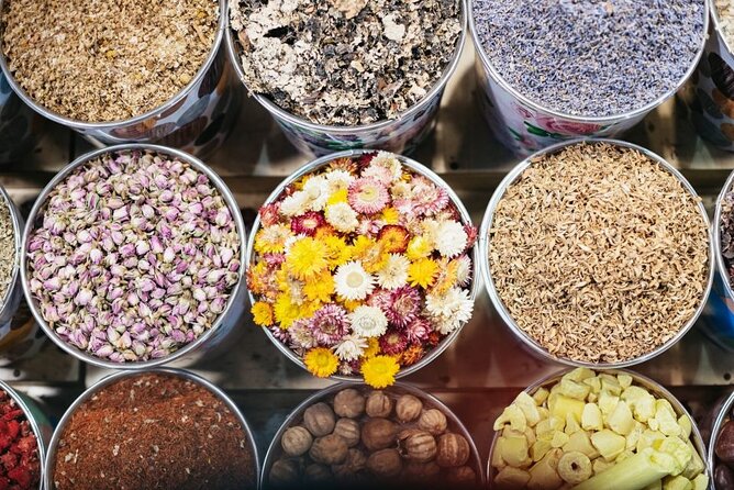 Dubai Old Town, Culture, History, Street food and Souks Tour - Street food, fresh juice, and a lesson in bargaining